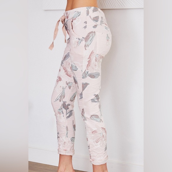 NWT Venti6 super stretchy, super comfortable pink & mauve floral crinkle joggers - Picture 3 of 4